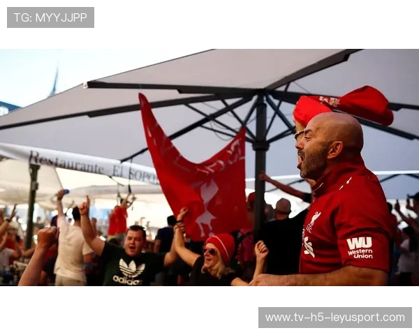 球迷造势逼宫：主力合同争议引公愤